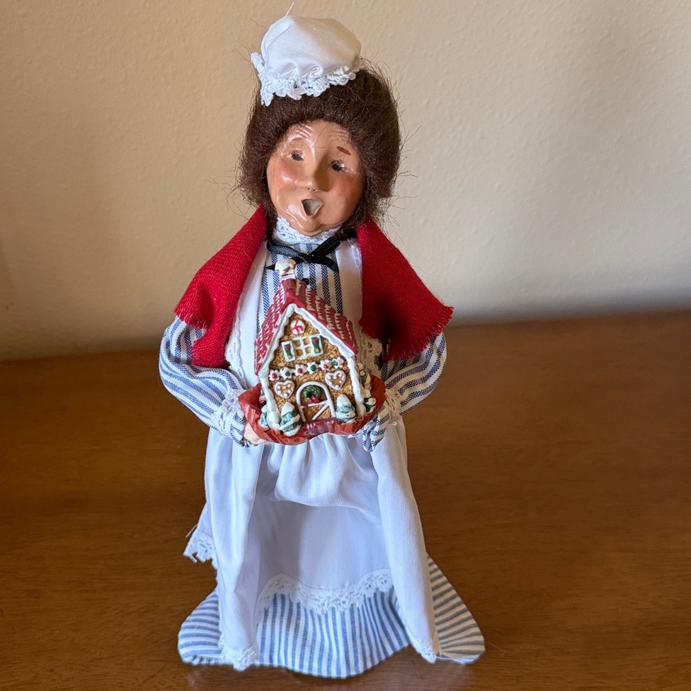 1997 Byers Choice Gingerbread House Caroler Signed Vintage Christmas